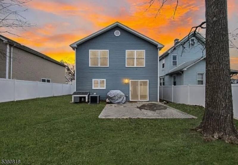 Stylish Colonial with Modern Finishes !