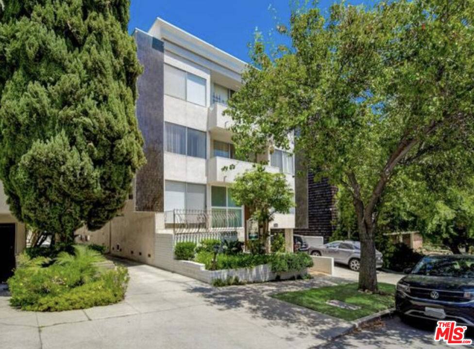 1820  Fairburn Ave 3BR Beverlywood La