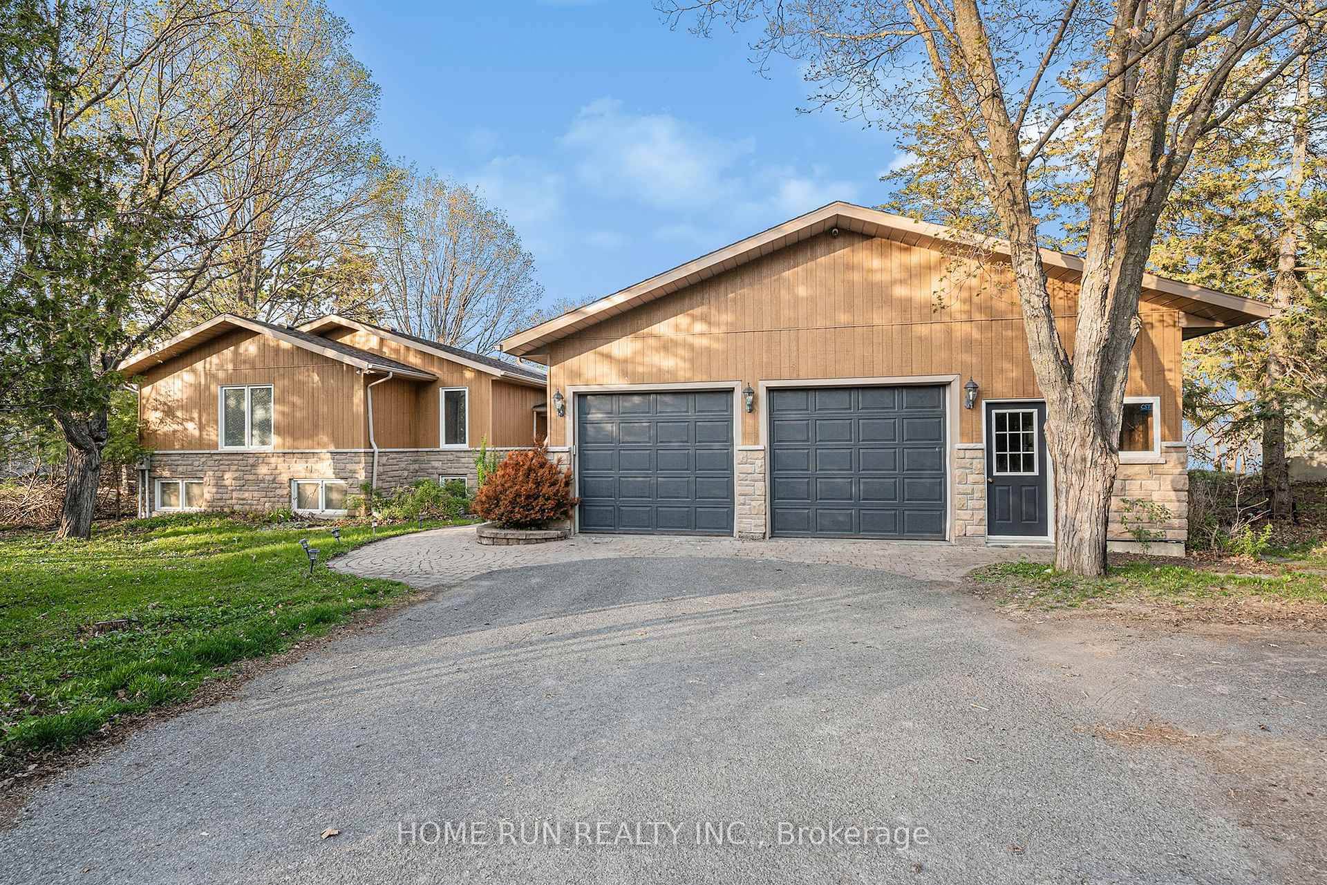 Waterfront Bungalow beach house located on the prestigious Barlow street.