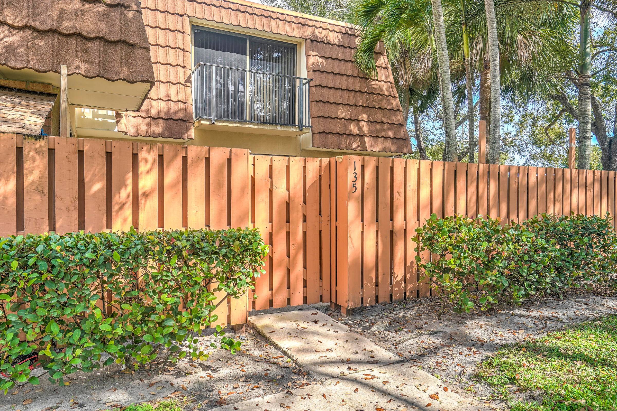 UNBEATABLE LOCATION ! Discover this stunning 2 bedroom, 2.