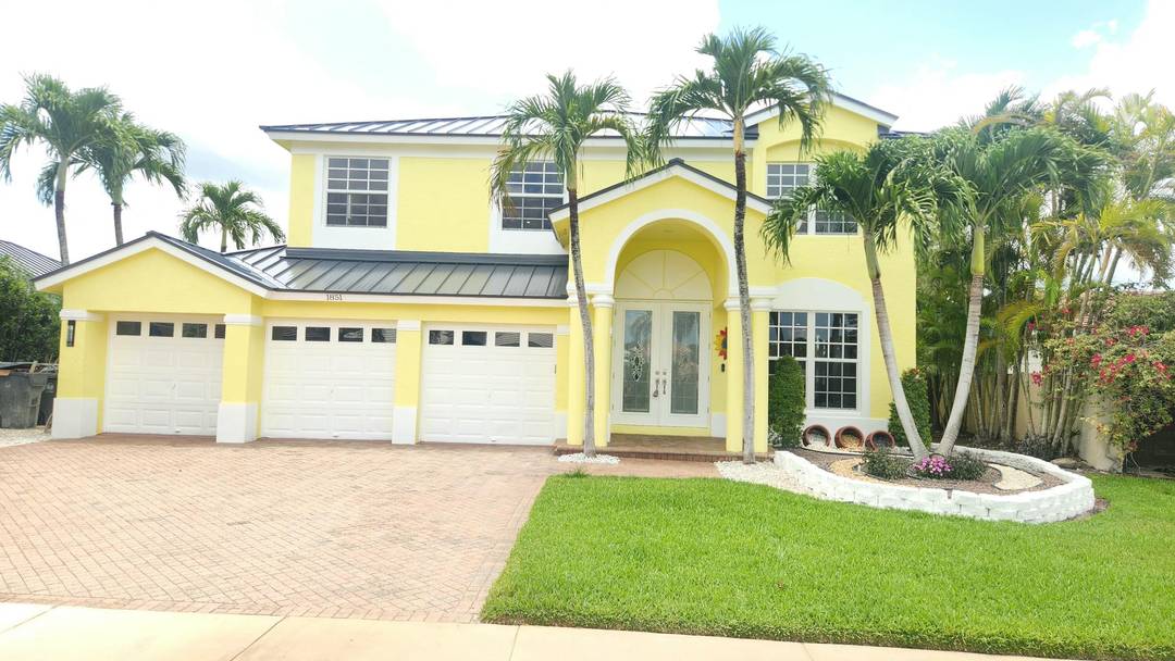 Remodeled and Pristine Pool home in gated community located very close to equestrian venues, the wellington malls, restaurants and more !