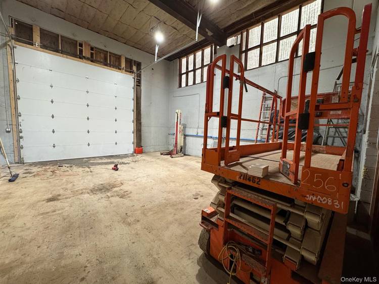 NEW WINDSOR 2 DETACHED BUILDINGS FOR LEASE ON ONE PARCEL COMMERCIAL OFFICE amp ; WAREHOUSE 1110' SQ.