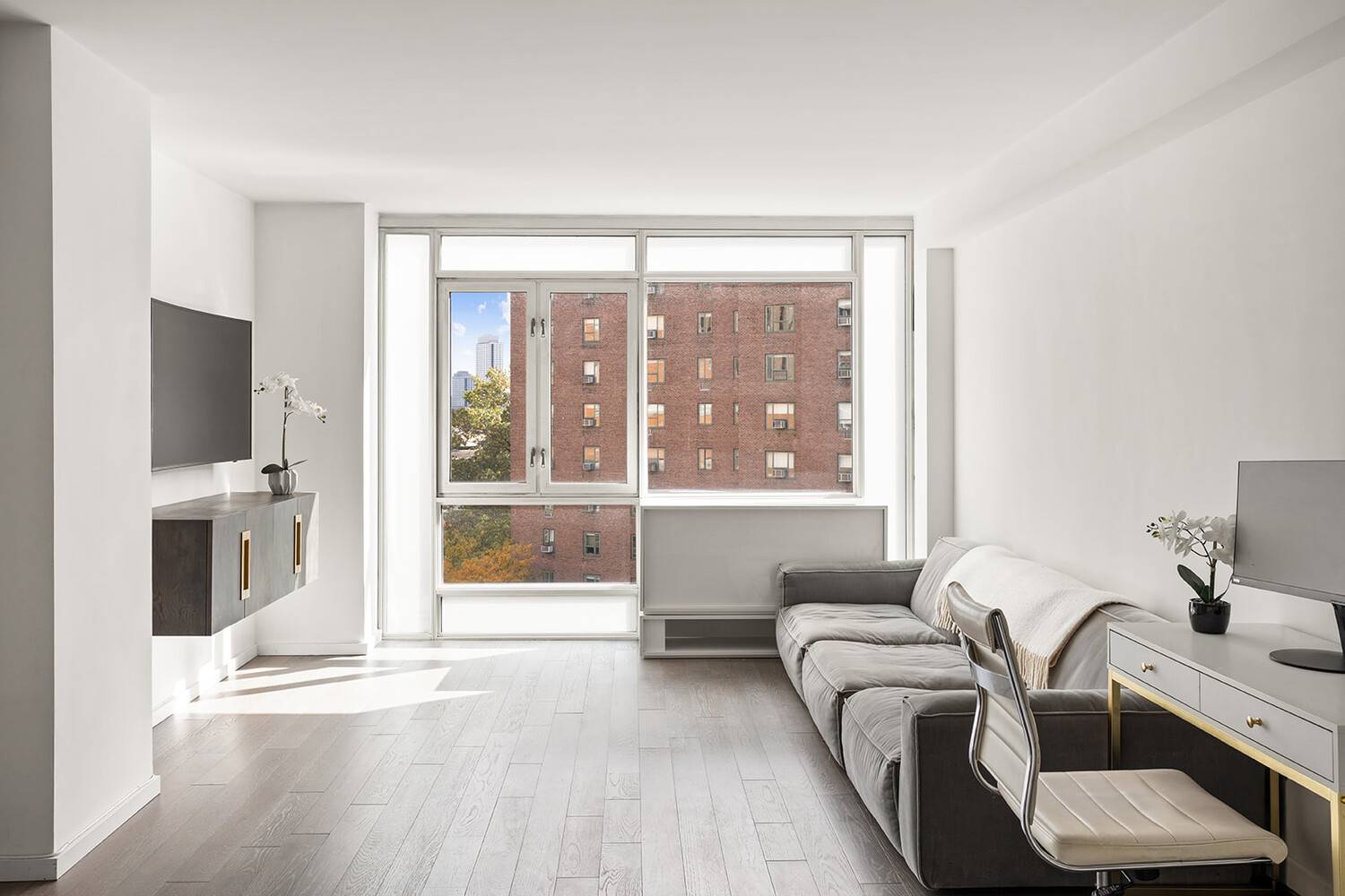 Located on the 7th floor of The Coda Condominium, this newly renovated one bedroom, one bath home offers a perfect balance of light, warmth, and modern sophistication.