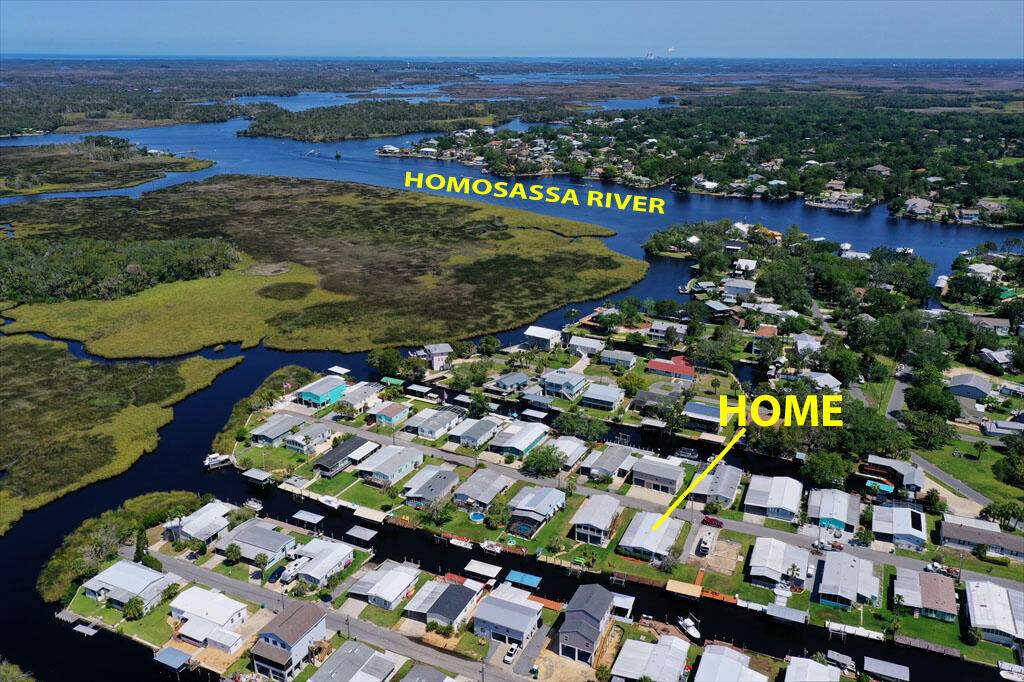 Welcome to Your Waterfront Paradise Boat Lift, Dock, and Direct Gulf Access !
