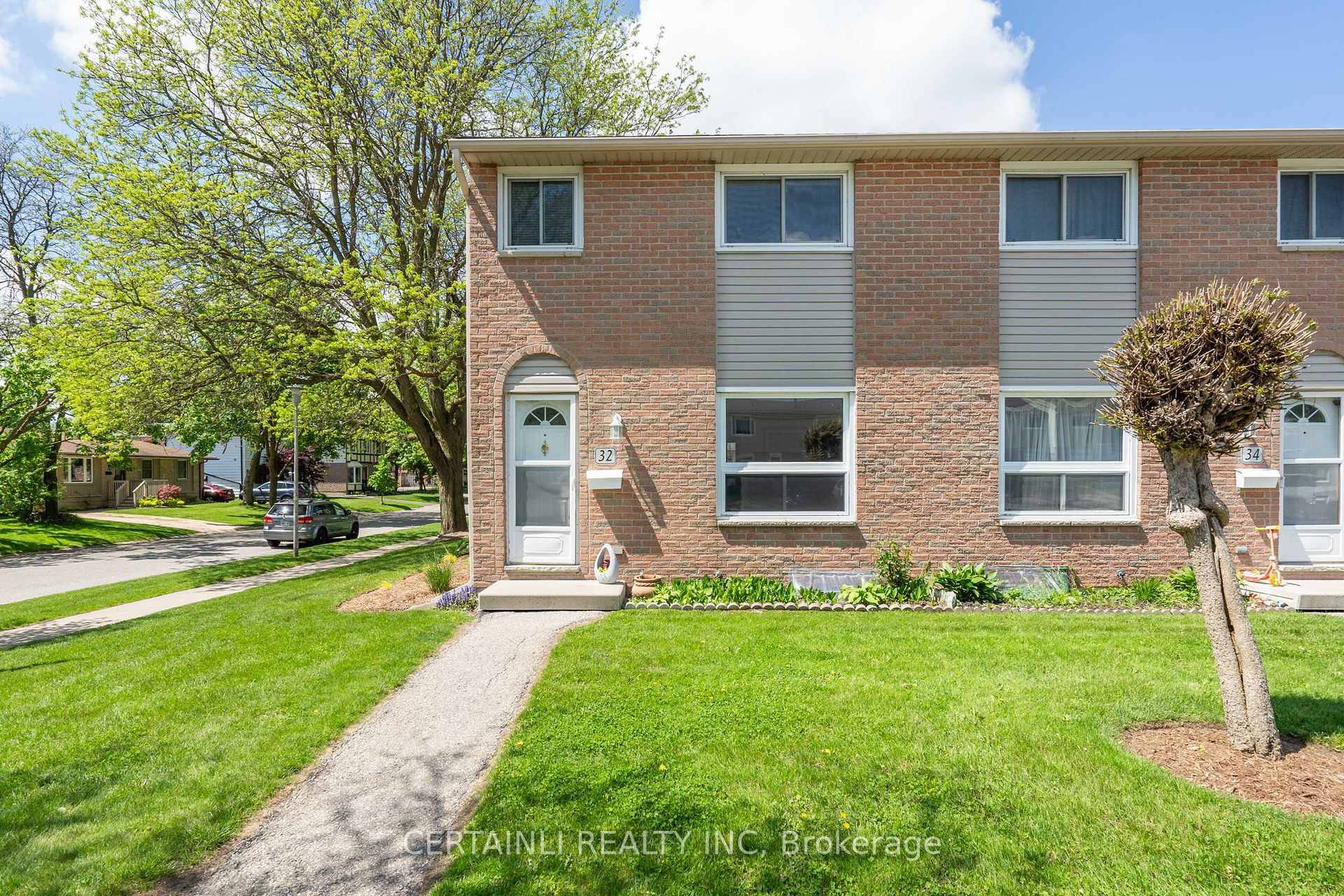 Welcome to 40 Tiffany Drive A Turn Key End Unit in a Prime London Location !