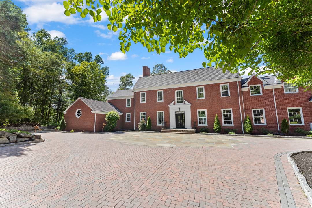 A Legacy Estate Where Natural Beauty and Serenity Meet Sophisticated Living.