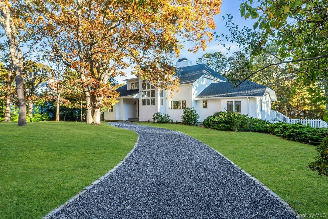 Dream Home Awaits in Bay Woods, Hampton Bays !