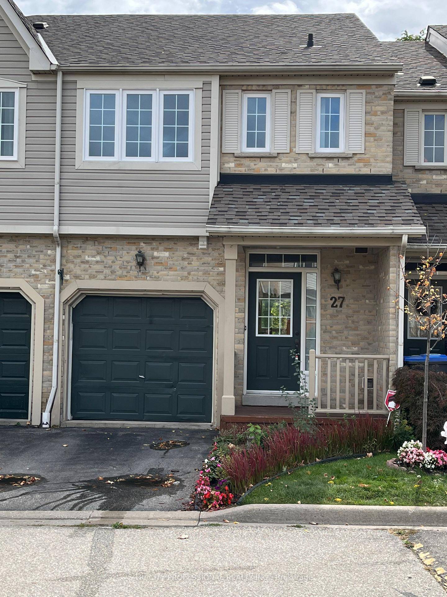 The Ravines At Levi Creek, Rare Offering In A Very Popular Levi Creek Village Backing On To Serene Beautifull Ravine No Neighbours At The Back, Beautifull Walking Trails.