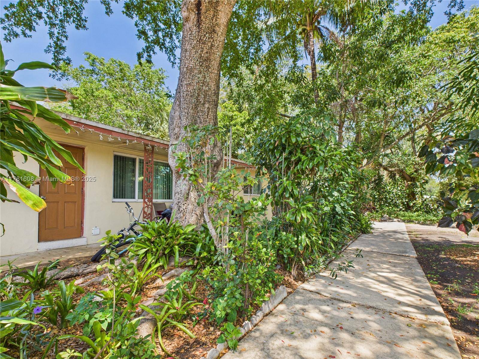 Duplex investment opportunity in Fort Lauderdale s Airbnb friendly Riverside Park neighborhood.