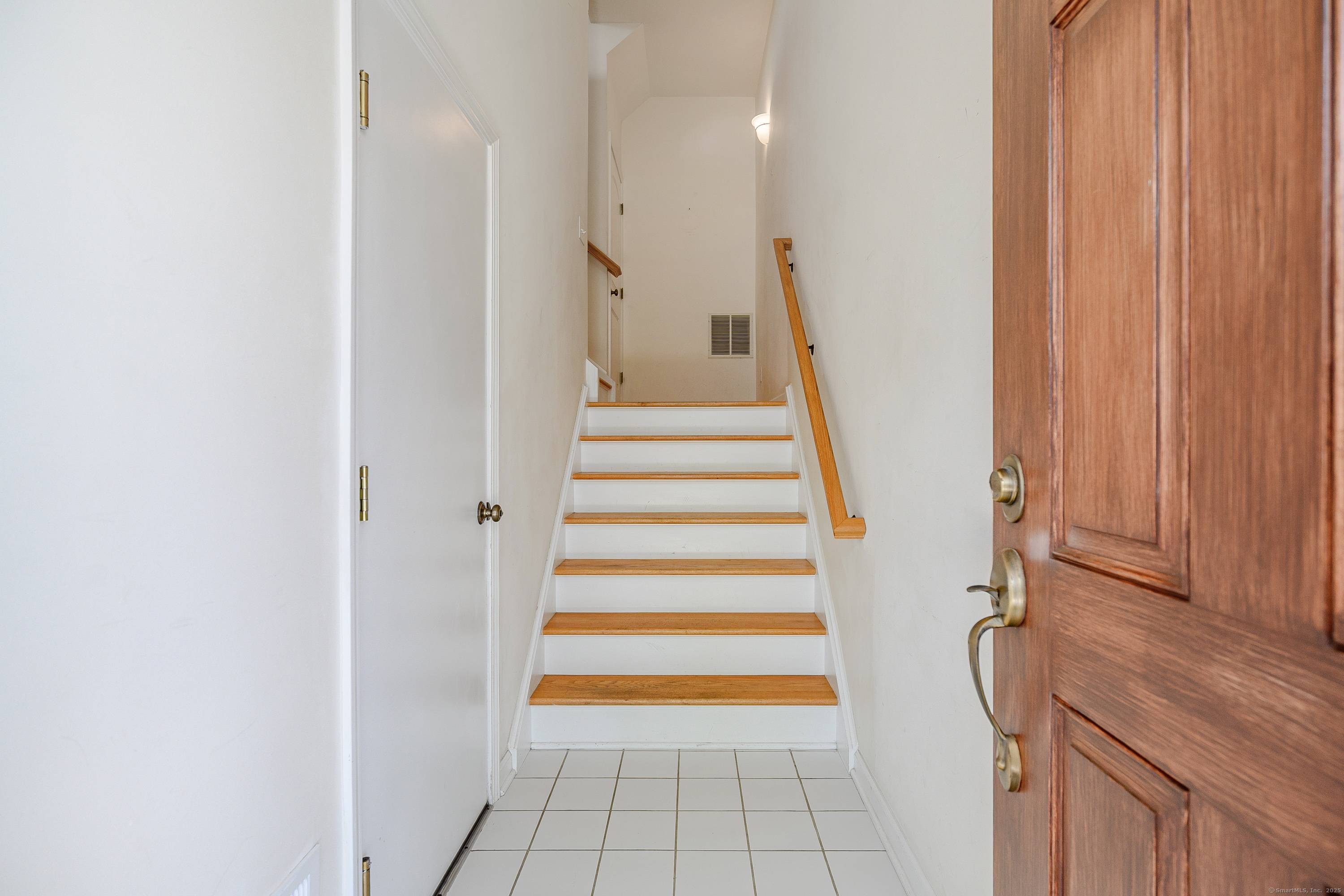 Welcome to Timber Oaks, an exceptional townhome community perfectly positioned between vibrant downtown Danbury and the charming historic village of Bethel.