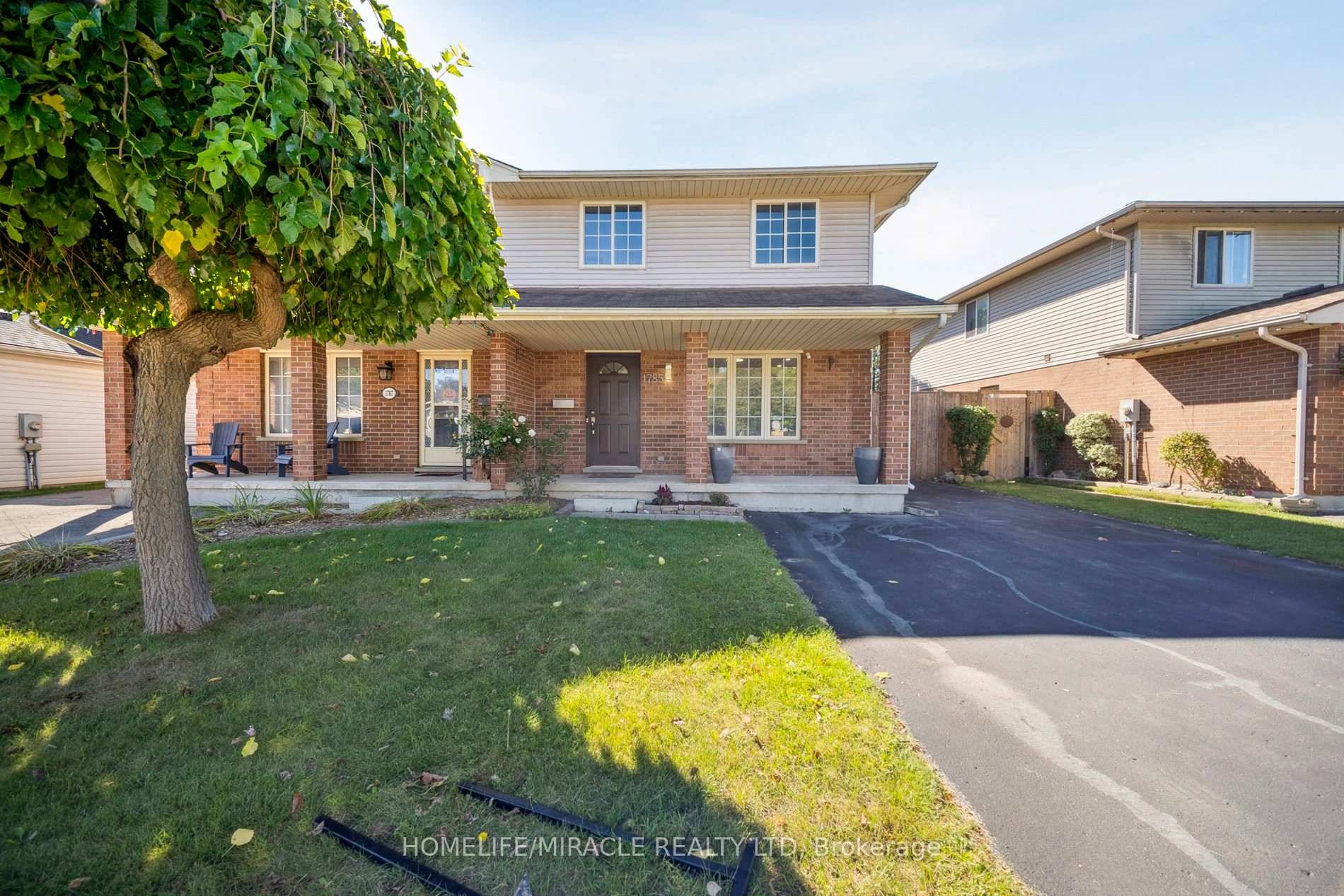 Renovated 2 storey, semidetached house in a beautiful neighbourhood.
