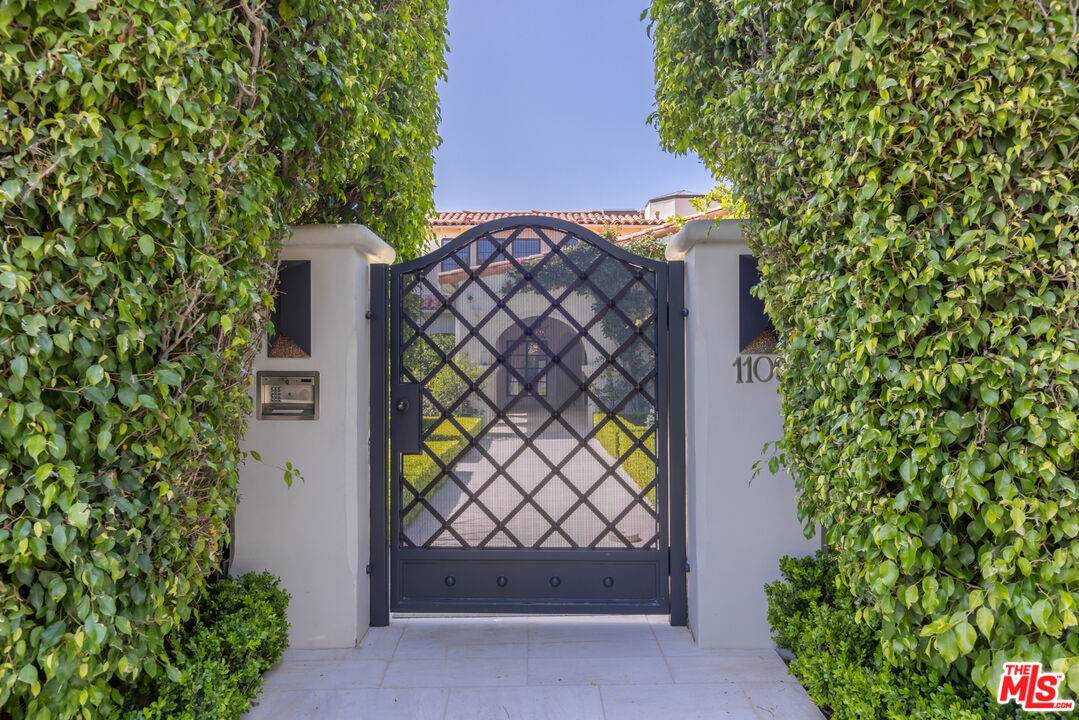 1109  TOWER RD 5.0 Beverly Hills Post Office | B.H.P.O. LA