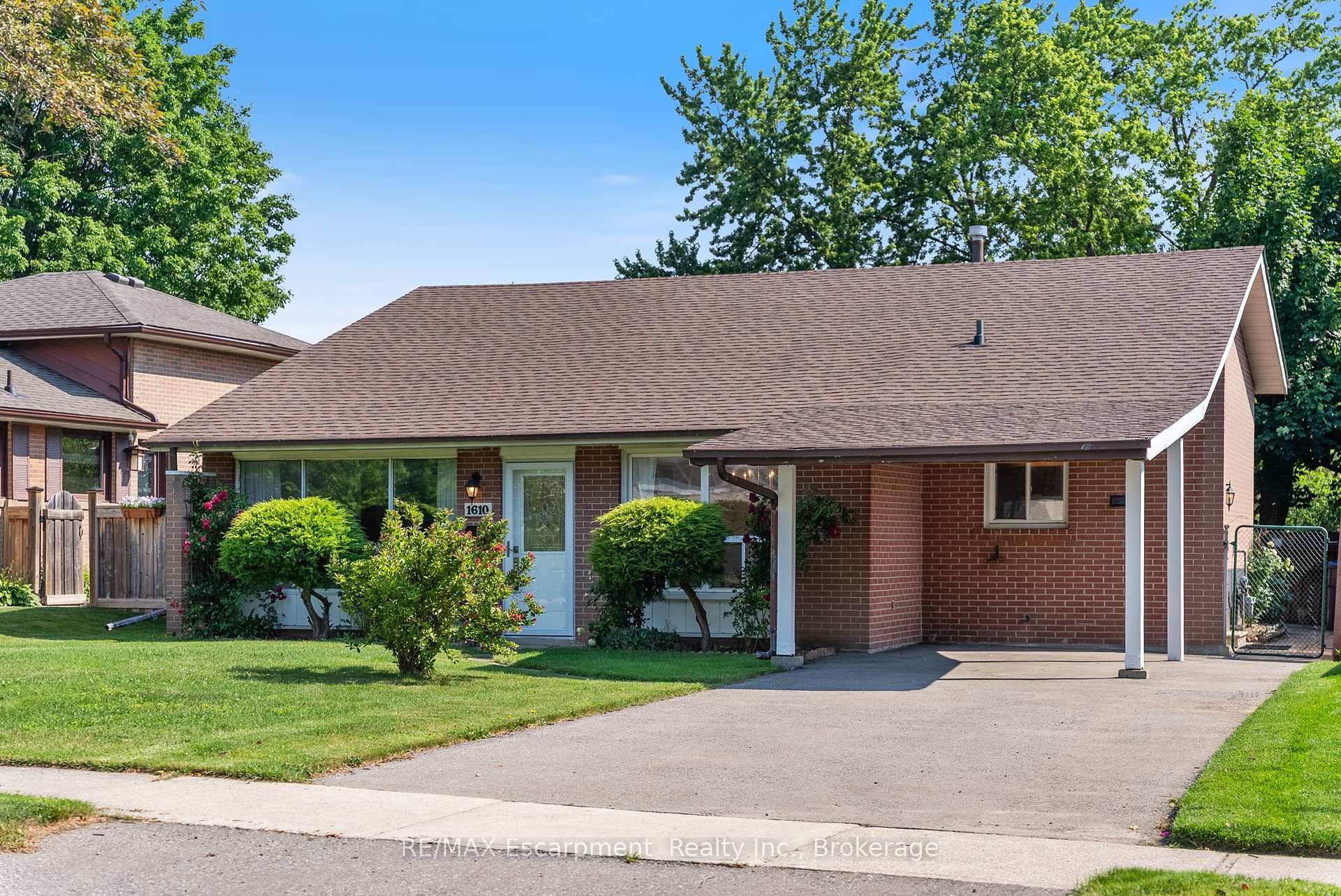 Incredible opportunity to own a detached 3 bedroom backsplit on a generous lot with a separate entrance !