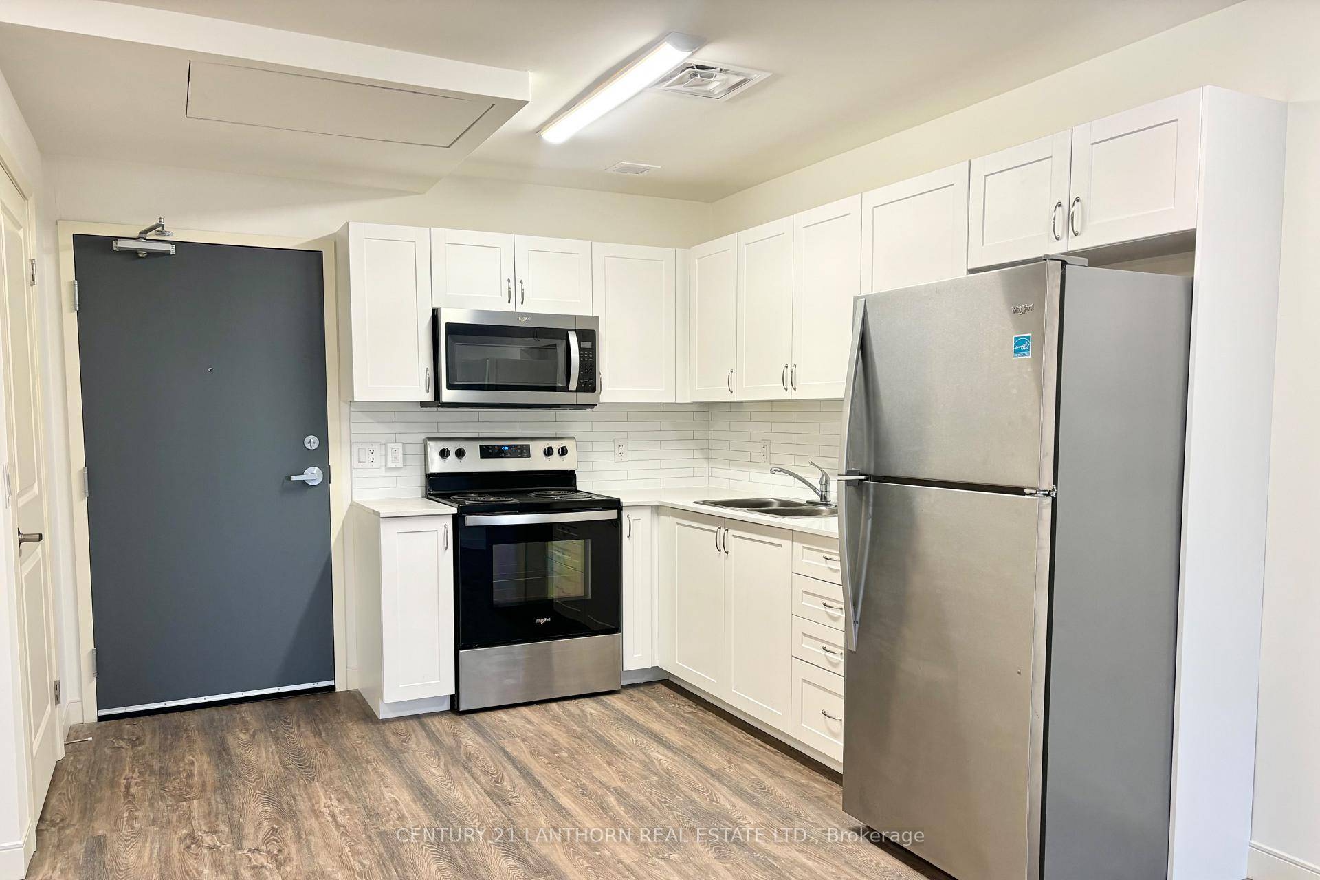 This 1 bedroom, 1 bathroom apartment is walking distance to Downtown Belleville which features boutique shopping and fine dining restaurants.