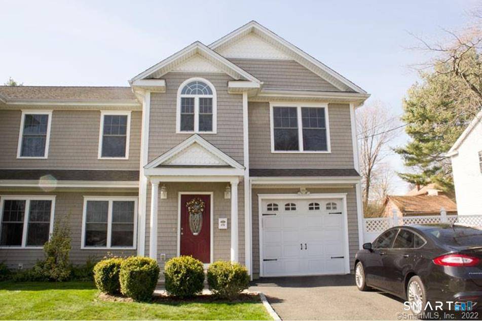 Great condition energy efficient duplex built in 2007 town house with 3 bds 2.