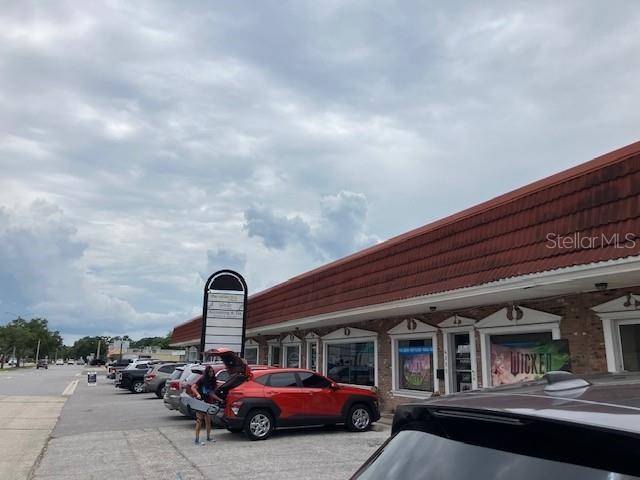 South Tampa Office Showroom Retail with grade level warehouse space shared, on site parking Pylon signage aggressive lease rate 17.