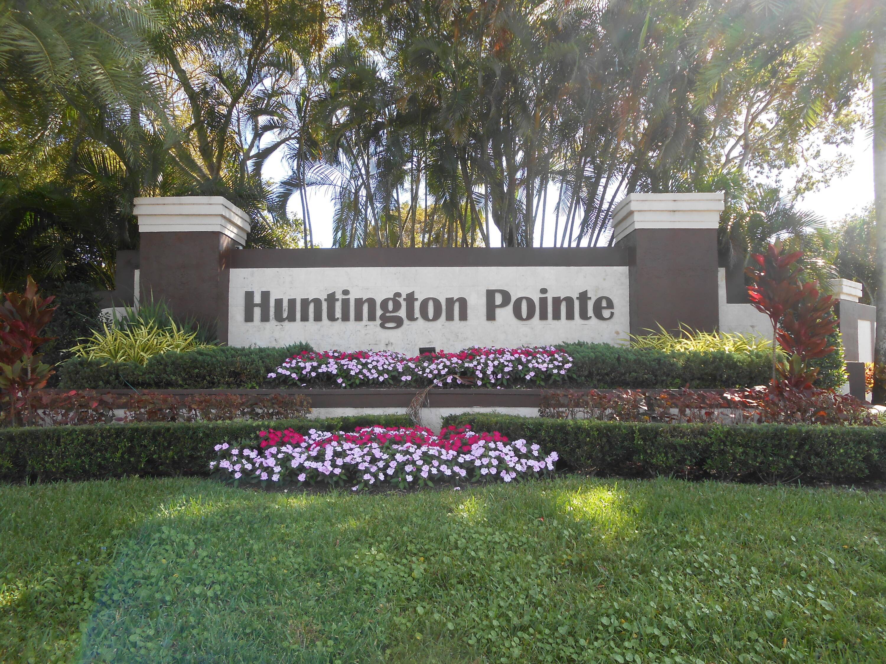 13, 000. special assessment PAID2 bedroom, 2 bath condo with eat in kitchen, laundry room.