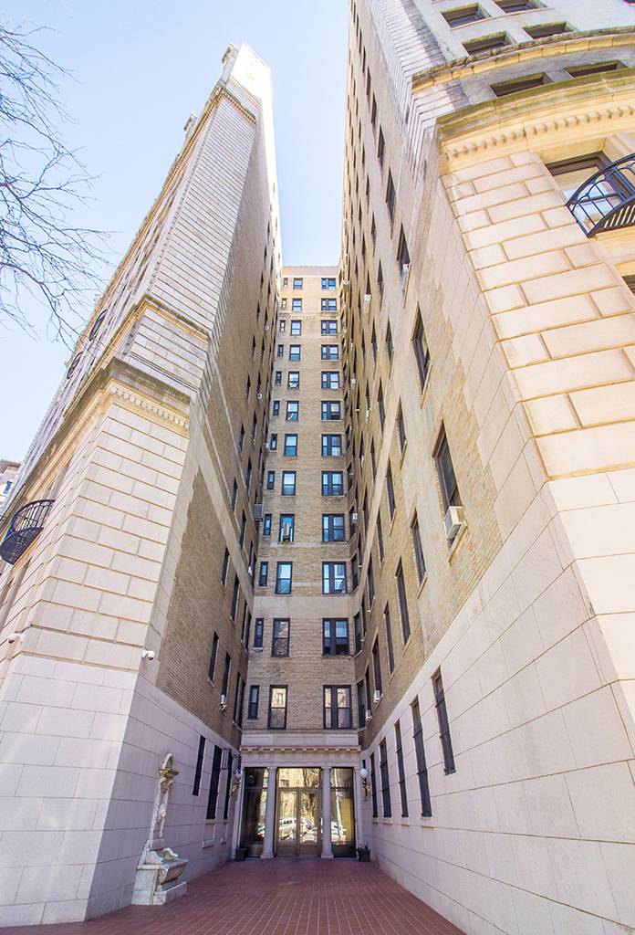 Combining stunning prewar details, uptown spaciousness and fantastic views, this beautifully renovated one bedroom, one bathroom home is a not to be missed treasure in a revered Washington Heights cooperative.