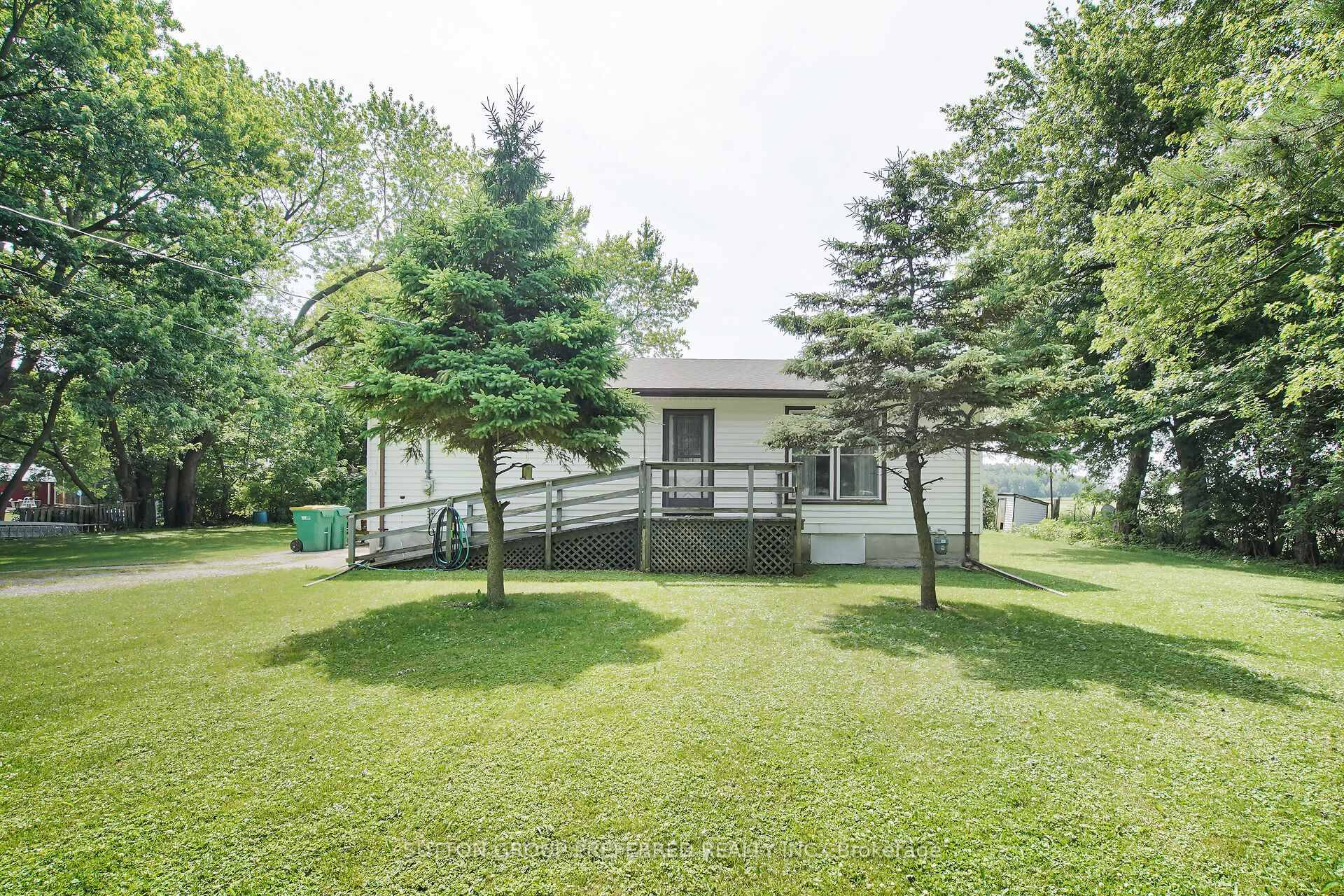Large Treed Lot !. Cosy 2 bedroom bungalow with detached garage on almost 1 2 an acre perfect for starters or retirees !