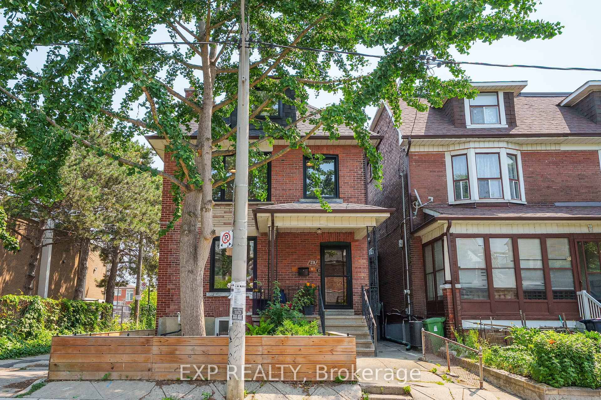 Welcome To 29 Grace Street Recently Updated, Detached Corner Lot Nestled In The Heart Of Trinity Bellwoods, With Over 2900 Sq Ft of Living Space.