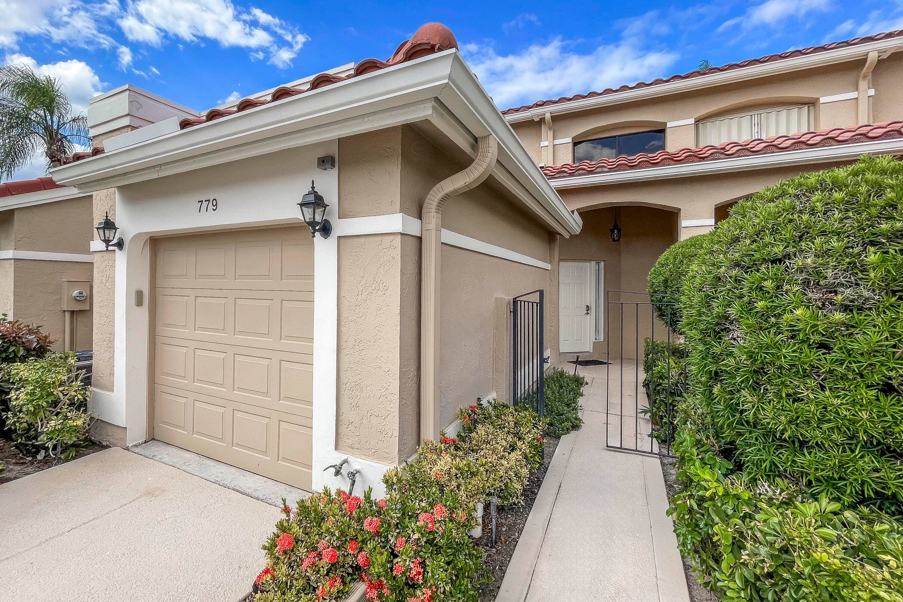 Fully updated seasonal rental within the Windermere community of PGA National.