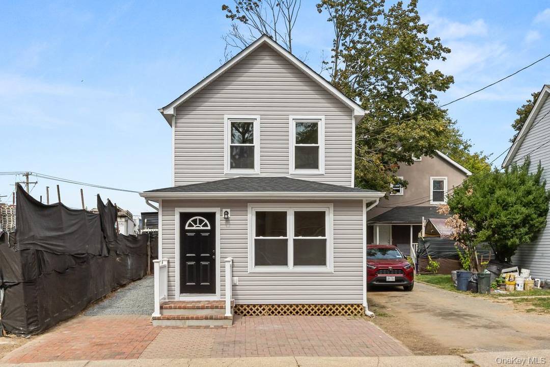 In the heart of Hempstead lies 31 Grove St.