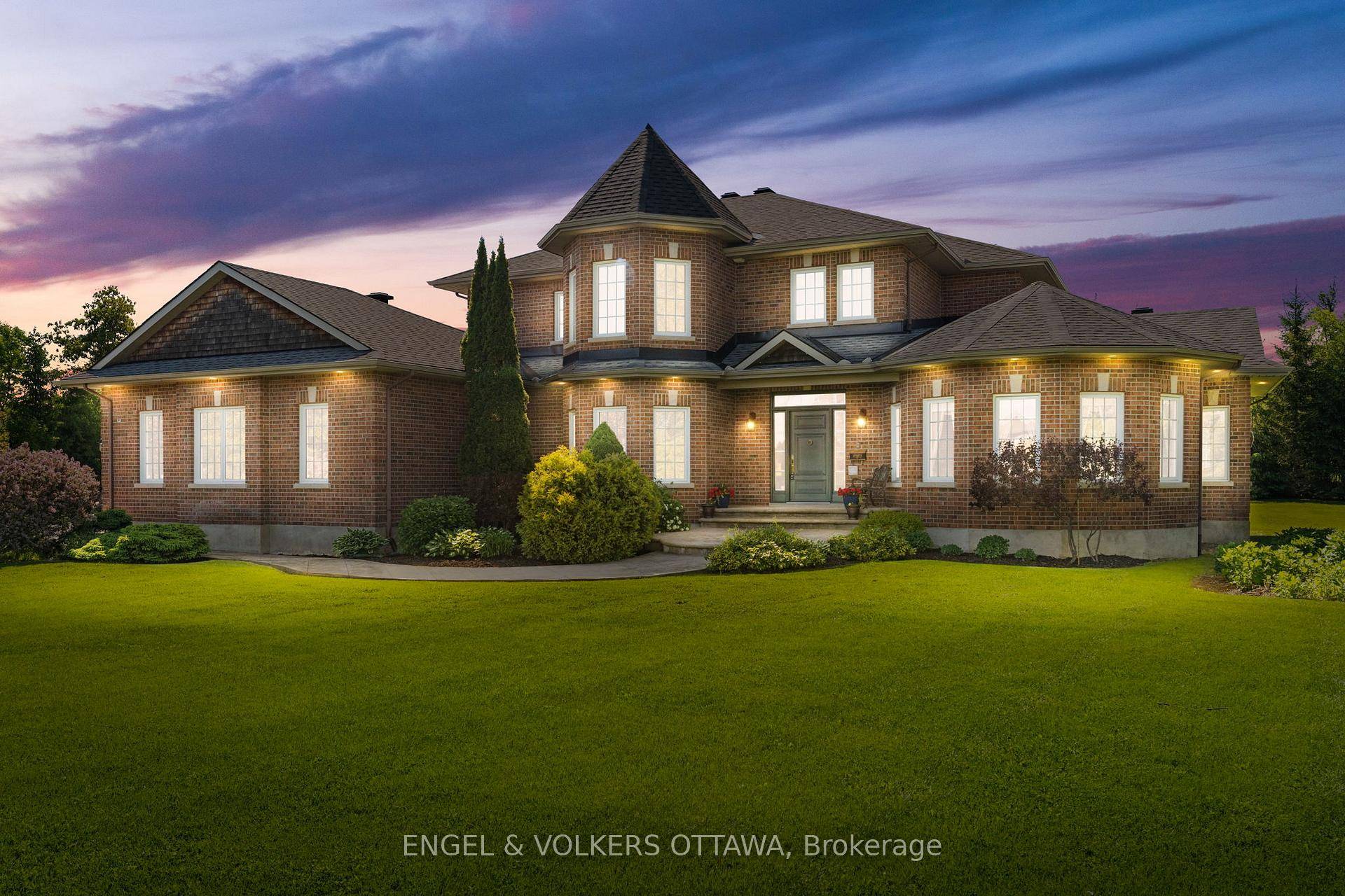 Experience the perfect blend of elegance and tranquility with this stunning home situated on 2 acres of land available for lease in Manotick.