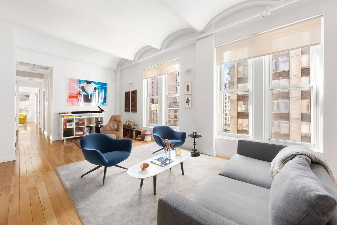 Rarely available this light filled 2000 SF beautiful loft with 11 vaulted ceilings and attractive reclaimed elm floorings is situated on the prettiest tree lined block in the Flat Iron ...