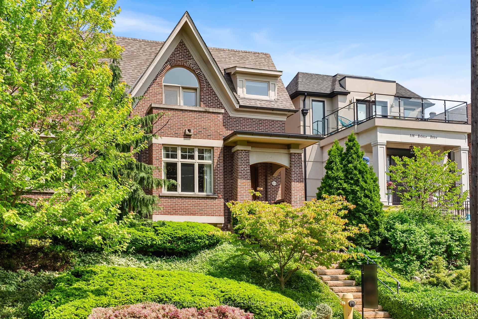A rare blend of architectural substance and refined design, 114 Belsize is a newer custom built home with nearly 30 feet of frontage on one of Davisville Villages most coveted ...