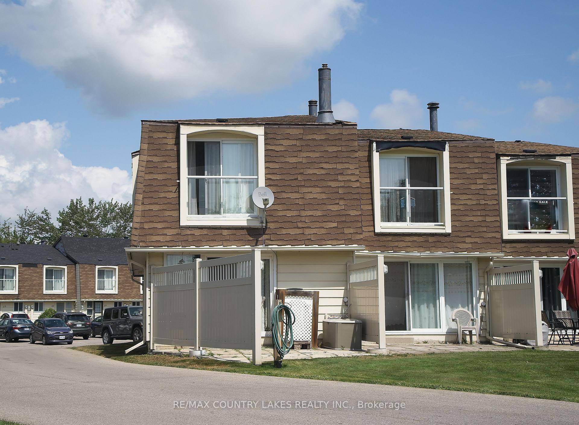 Discover this beautiful three bedroom, two bathroom end unit, featuring a modern kitchen with a breakfast bar and ample cupboard space.