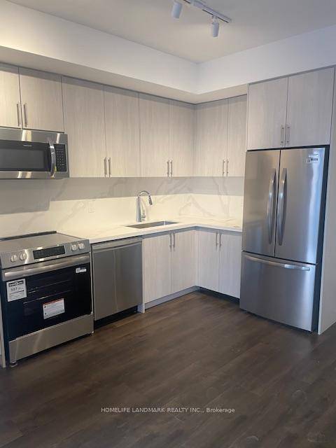 Brand new townhouse ! 3 bedrooms 3 washrooms huge private Terrace with city view Balcony !