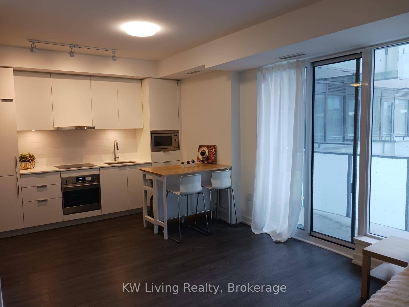 Located in the heart of North York, this desirable M2M condo unit has everything that a family wish for.