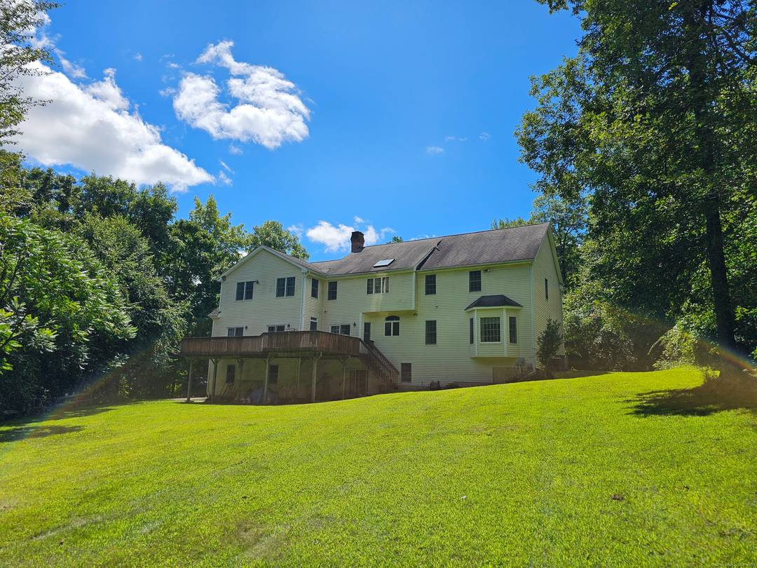 Need space ! This elegant Colonial in Carriage Hills features approximately 5700 sqft of living space, including a walk out lower level suitable for an in law suite or for ...
