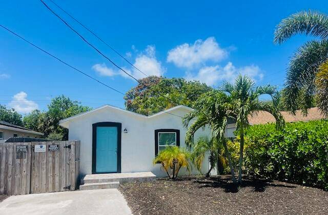 Discover your charming oasis in East Boca !
