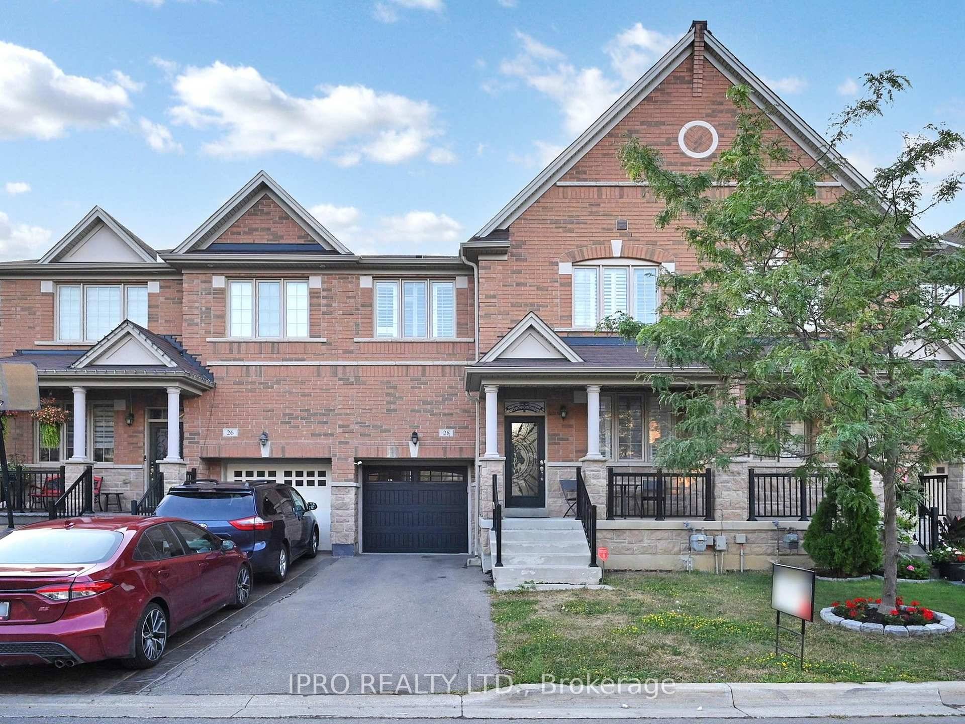 Awesome, spacious 4 bedrooms, 3 bathroom FREEHOLD townhome with loft located in Bramptons elite neighbourhood.
