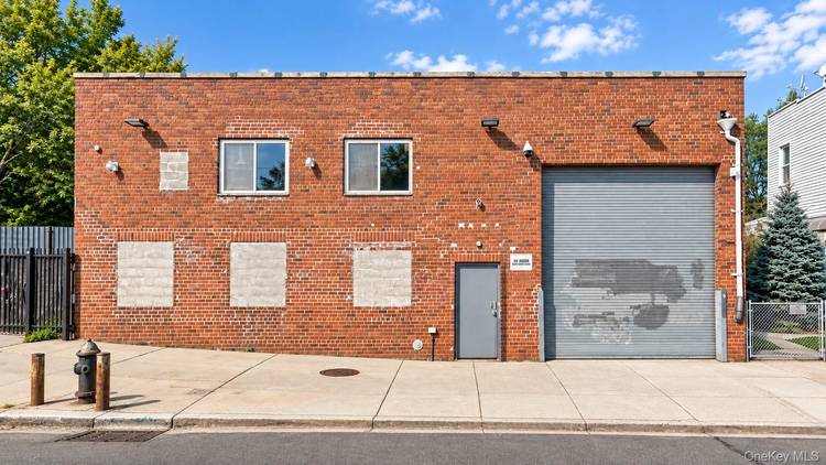 5000 square foot free standing warehouse available for lease in Maspeth.