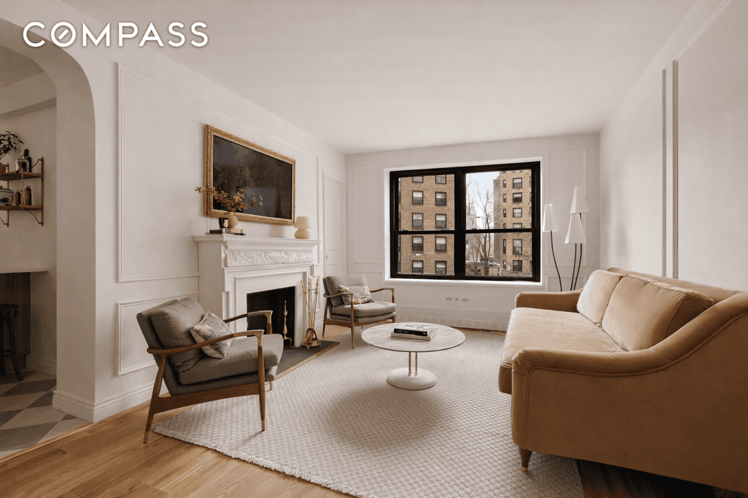 BEAUTIFULLY RENOVATED CORNER 2 BEDROOM IN CLINTON HILL Residence 1G is a meticulously renovated two bedroom that effortlessly merges pre war character with modern luxury.