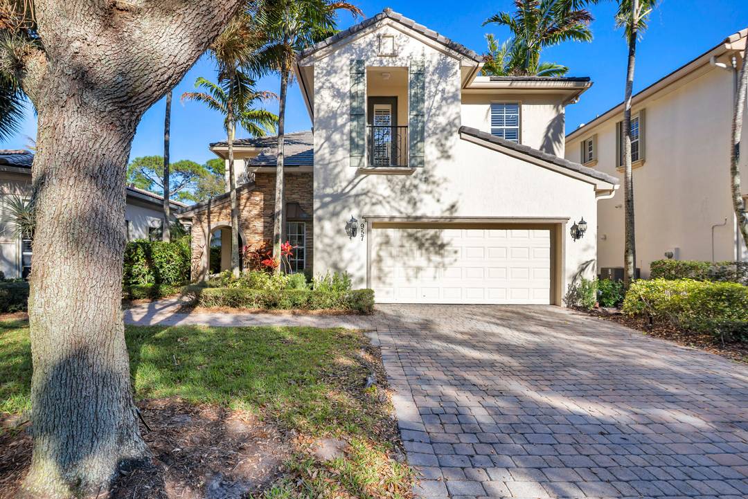 Lovely 3BR 3BA single family home in the gated community of Evergrene, located in the heart of Palm Beach Gardens.