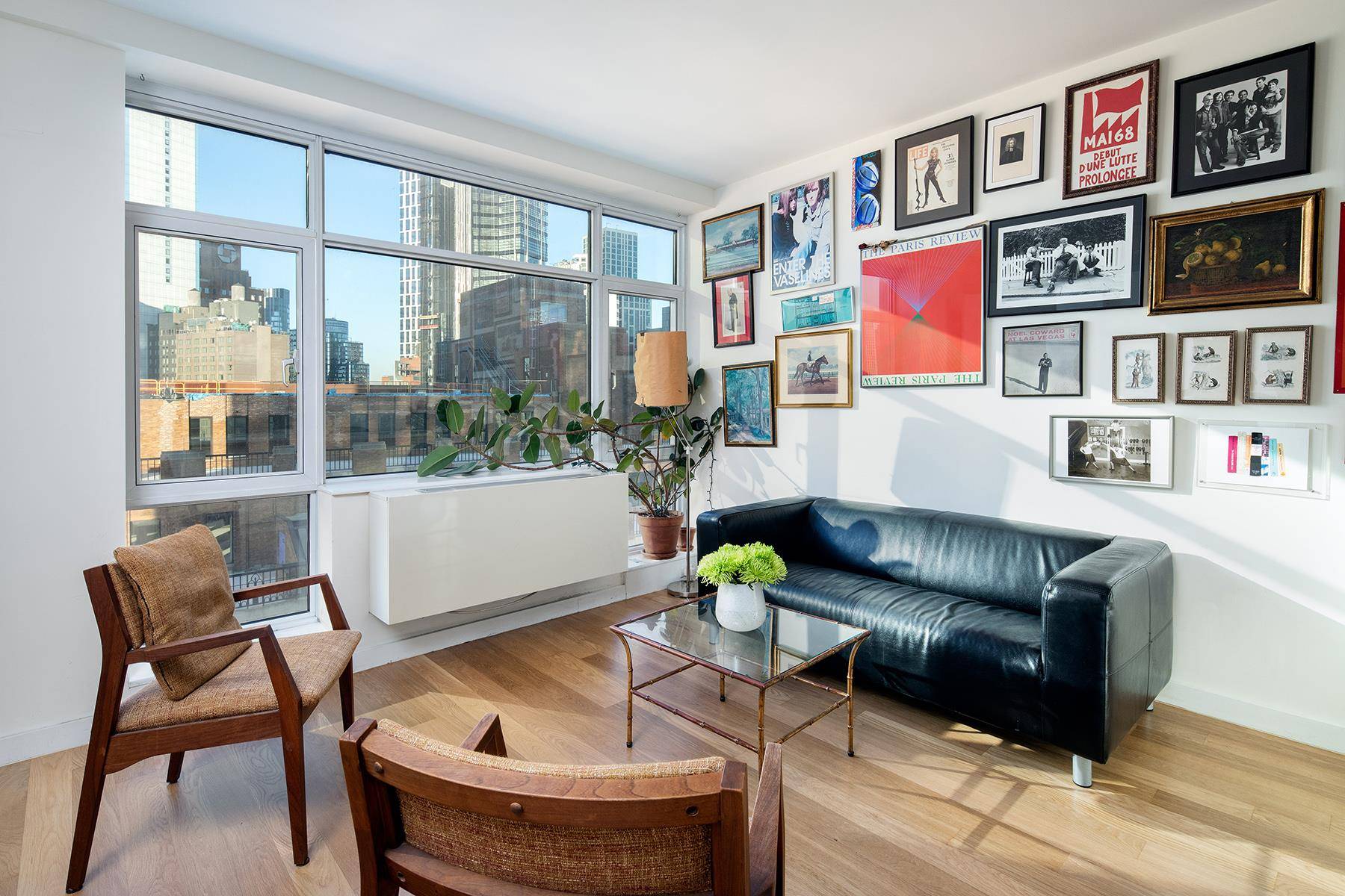 High up in the sky, in one of the most central locations in Brooklyn, make yourself home inthis bright and airy one bedroom.