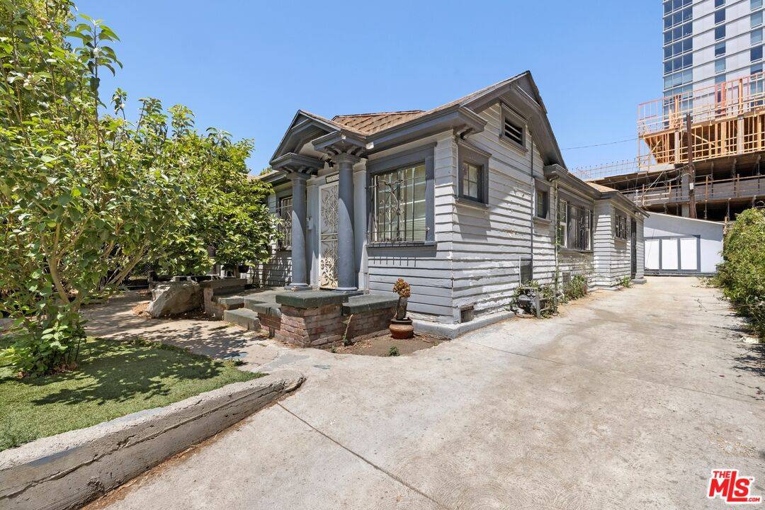 1516  La Baig Ave 2BR Hollywood Hills East La