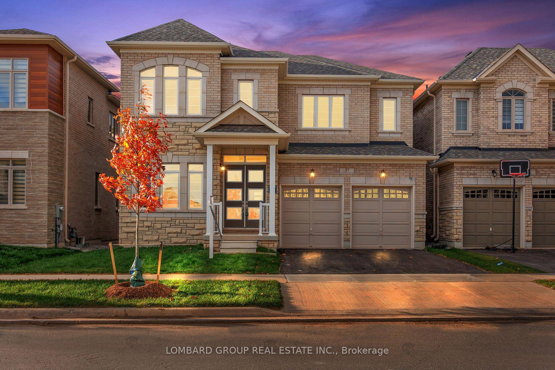 A Rare Find in Oakville !