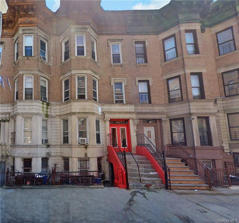 This legal 3 family zoned R7 1 with a building size of 20x55 provides over 4, 800 sq ft !