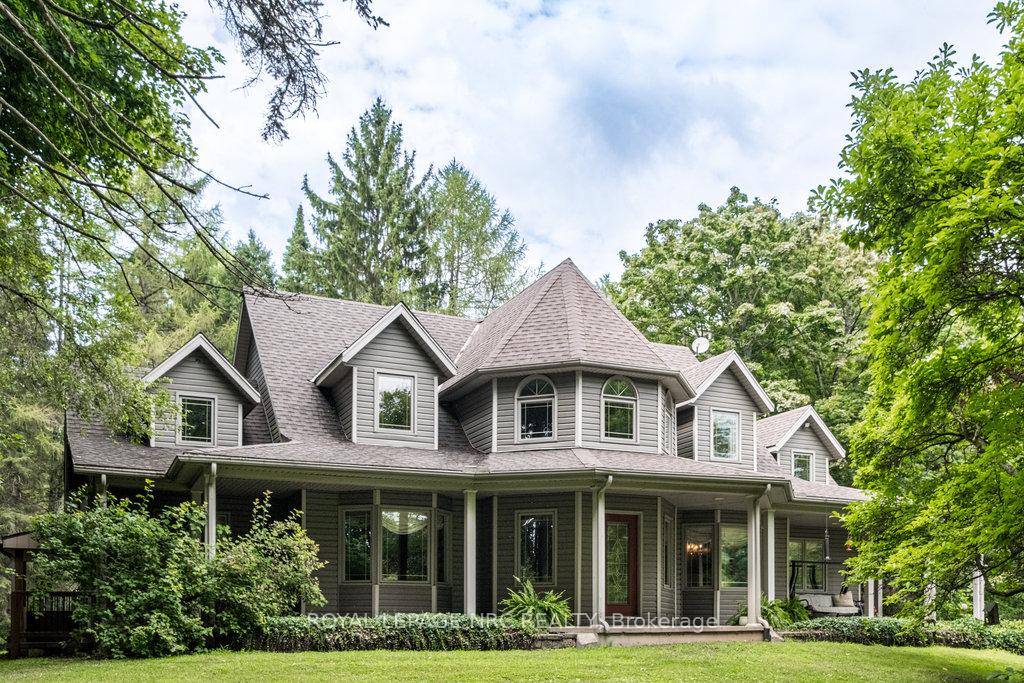 Welcome to this truly exceptional custom built 2 storey home located in the heart of Fenwick, set on a stunning and private 2.