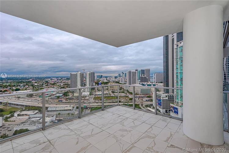 Discover unparalleled luxury at Paramount Miami WorldCenter !