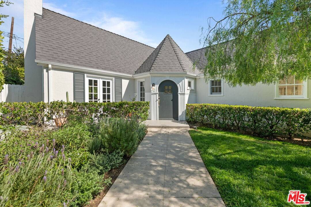 234  N Ridgewood Pl 2BR Mid Wilshire La