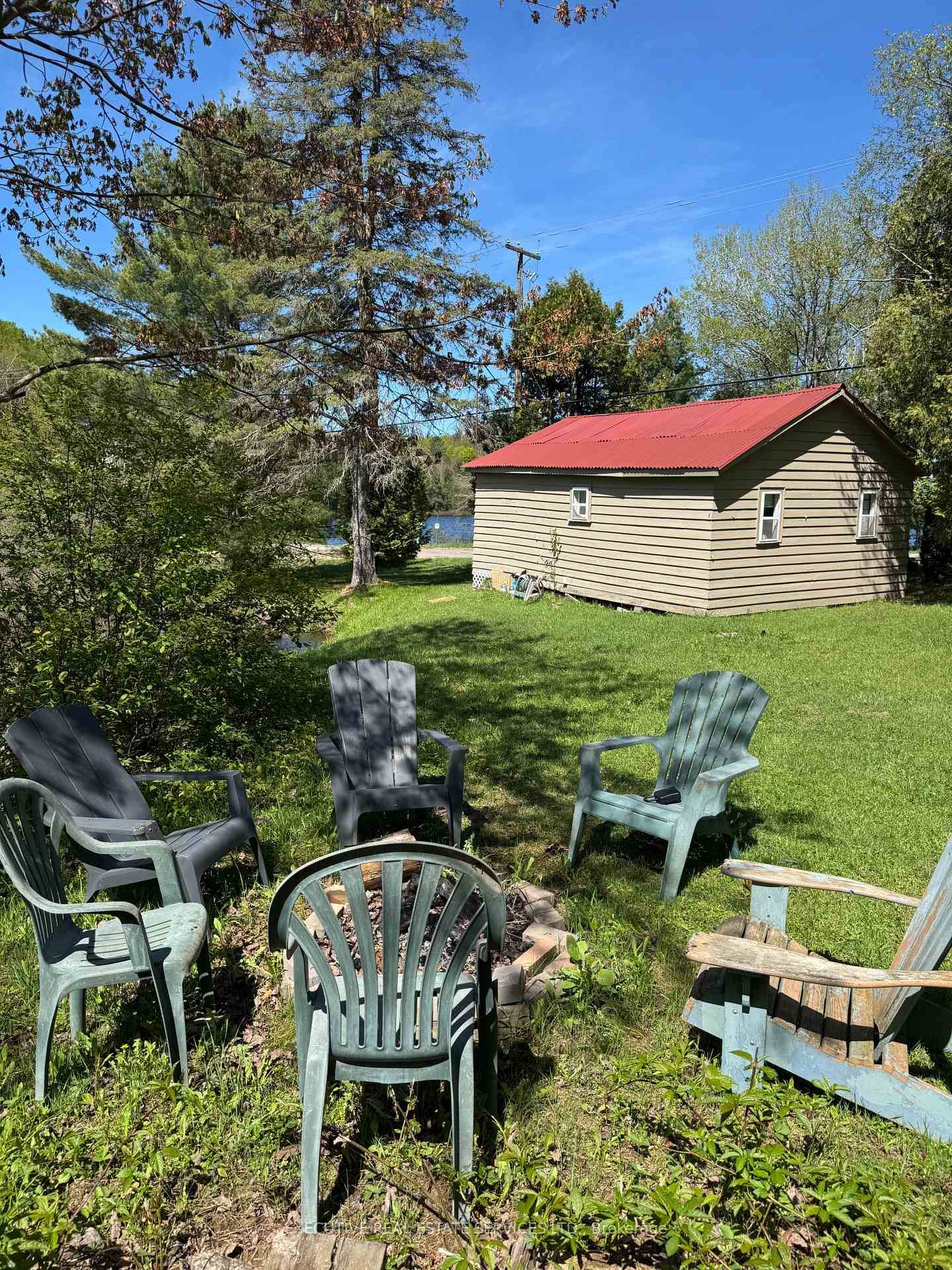 Charming Lakeside Retreat on Echo Lake Rd, Baysville Muskoka.