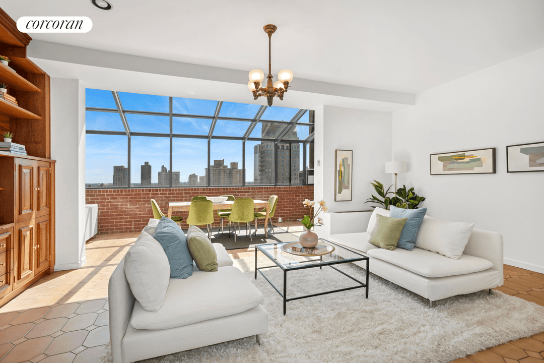 This light flooded, huge 3 bedroom, 3.