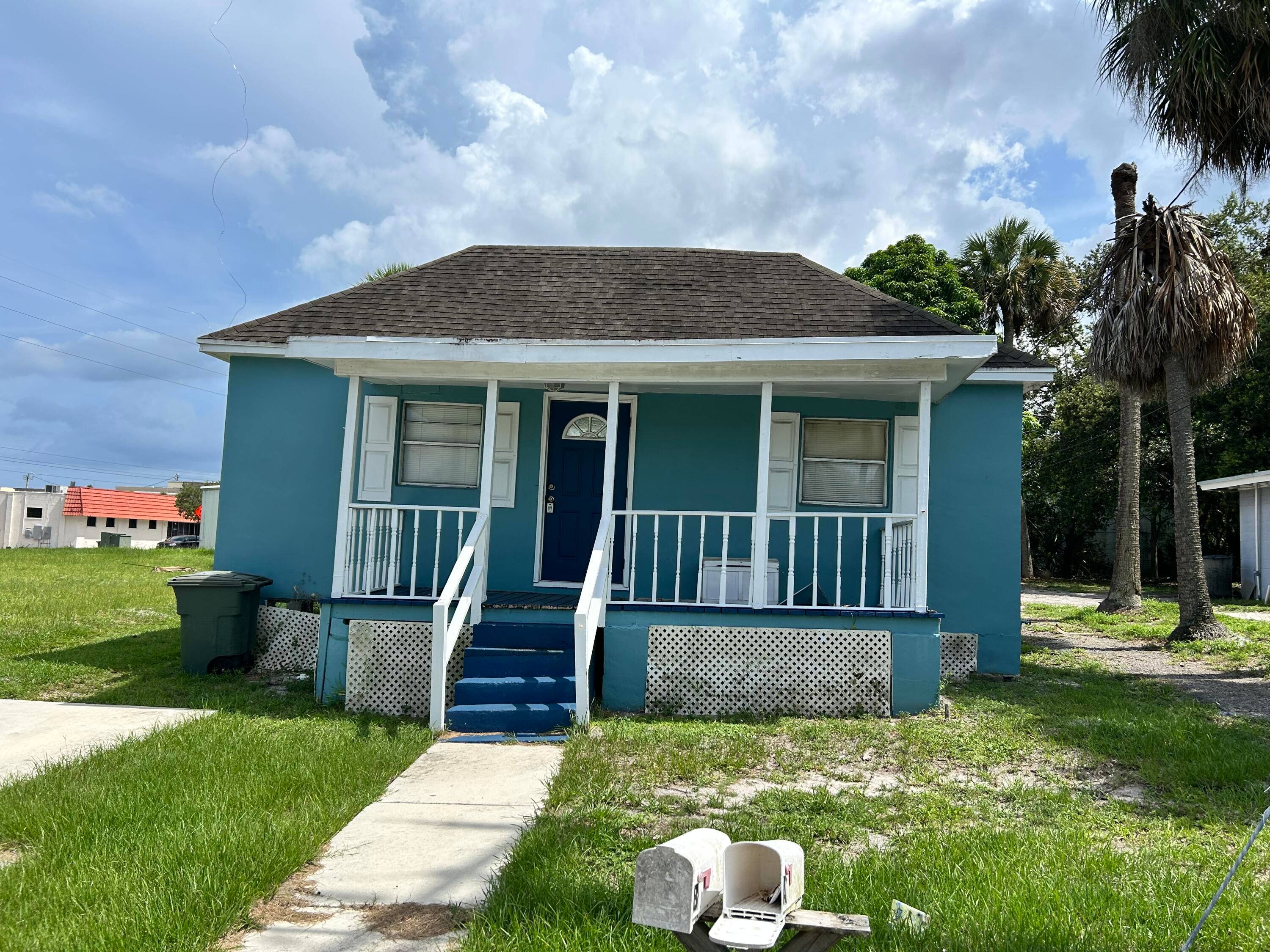 Investor Special. 2 single family homes each with separate water and electric meters.