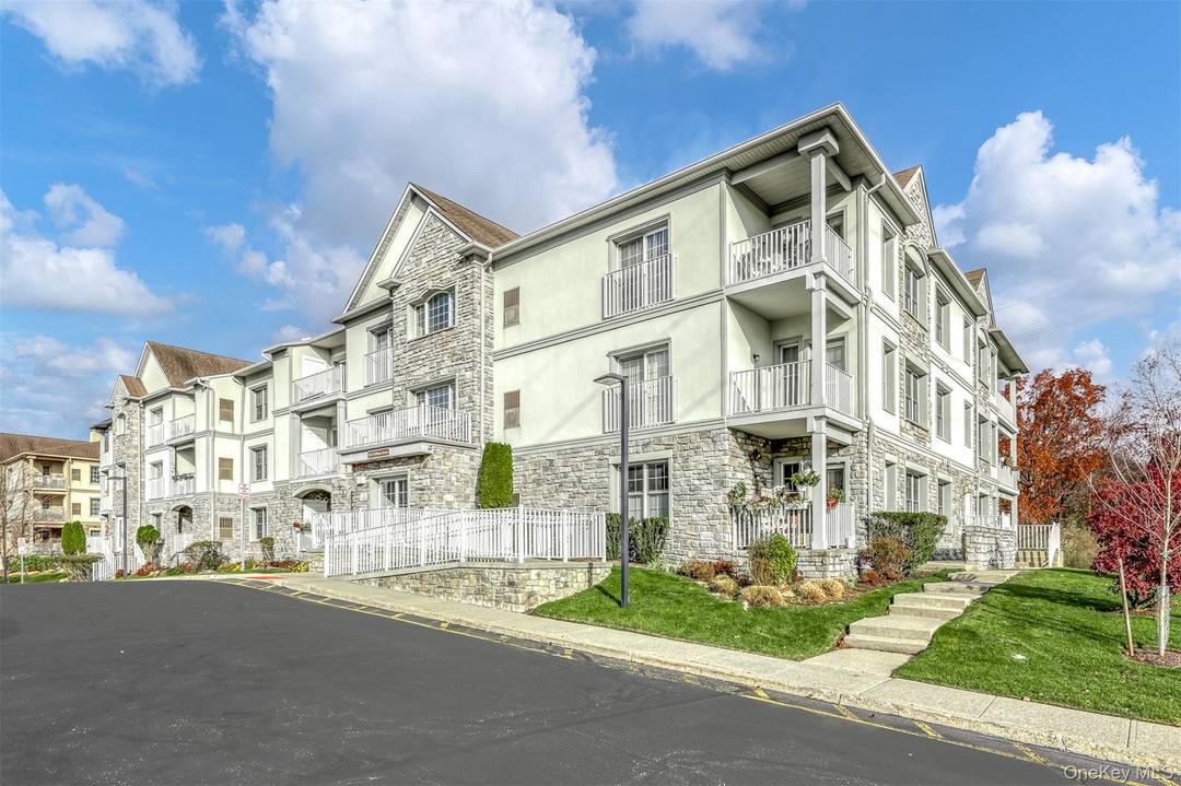 Welcome to this immaculate first floor condominium in the sought after 55 community of The Retreat at Airmont.