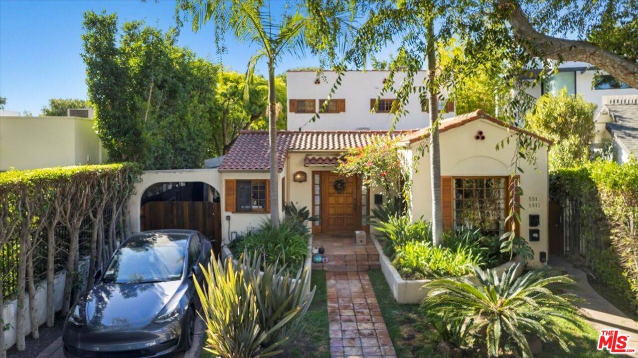 551   Westmount Dr LA